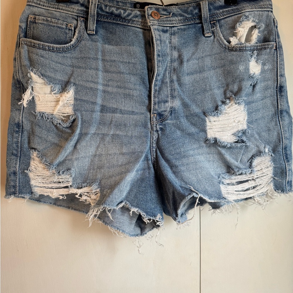 Hollister Ultra High Rise Mom Jean Shorts